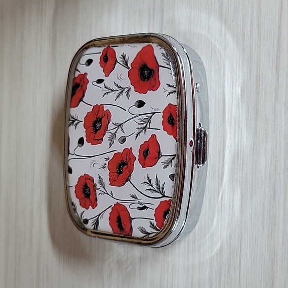 🔥LAST ONE🔥 POPPY TRINKET PILL BOX - Picture 4 of 4